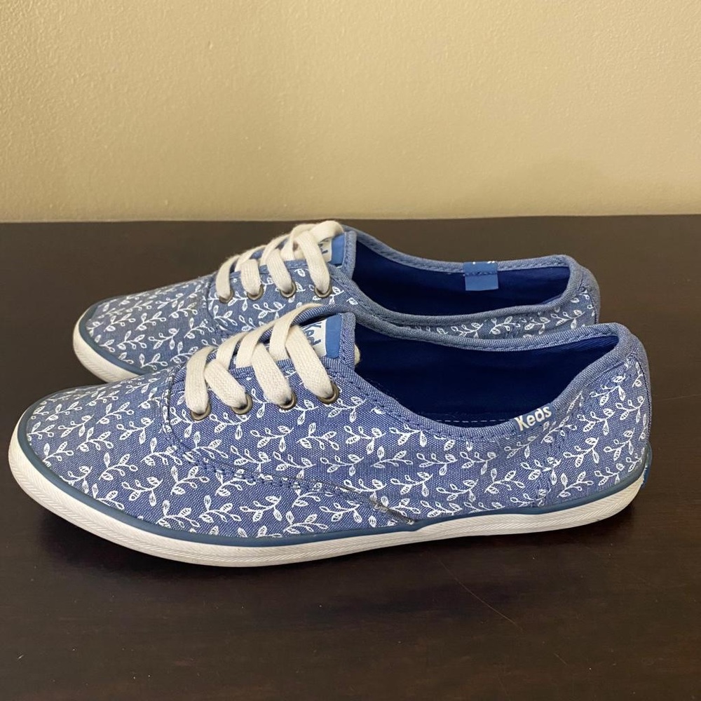 Keds women’s blue & white Leaf print canvas low top sneakers